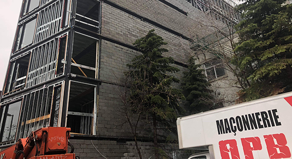 Pose de bloc de béton